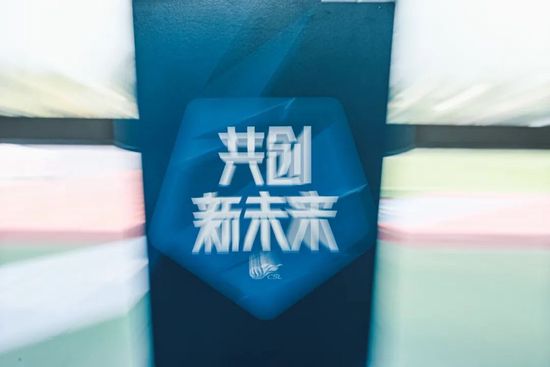 桑谢斯目前正处于一段非常艰难的时期，他感到孤独，他不明白为何长期不能比赛。